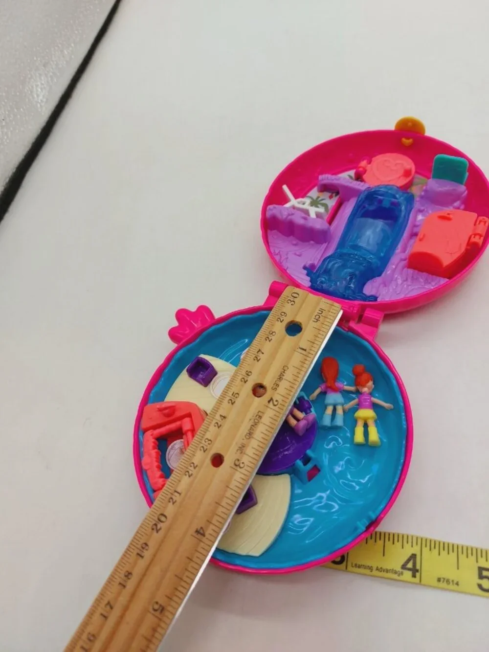Mattel Polly Pocket Dollhouse Flamingo Swimming Pool Compact 3 Dolls